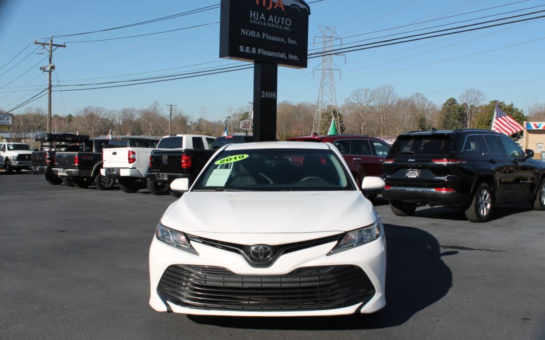 2019 TOYOTA CAMRY LE